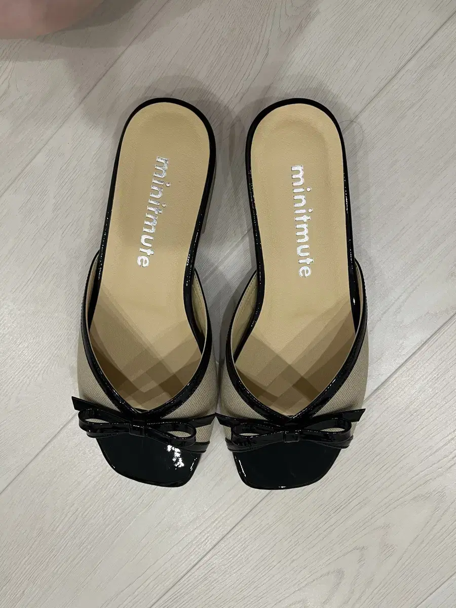 韓国 【minitmute】RIBBON SLIPPER 22.0 〜 25.0 cm 84cc373ea1f3d43af3d6f0a37b4c3b